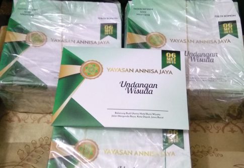 Cetak Undangan Wisuda Murah